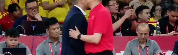 开云体育app-中国男篮热身赛：王俊杰18分14篮板，中国男篮82-78战胜FMP