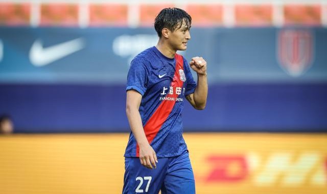 【中超】林良铭头球杨旭直红 大连2比1逆转十人申花