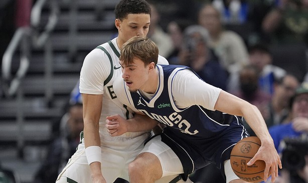 开云体育官网-罗林斯24+7+9弗拉格19+10 雄鹿大胜独行侠止住4连败|克里斯-米德尔顿|阿马里·威廉姆斯|克里斯·米德尔顿|密尔沃基雄鹿队|达拉斯独行侠队_新浪体育_新浪新闻